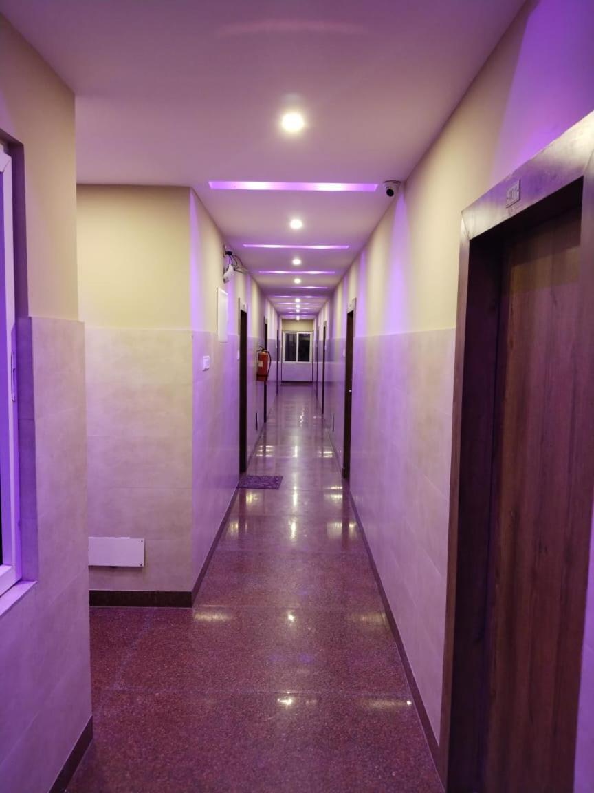 Hotel Greenland Luxury ปูรี ภายนอก รูปภาพ