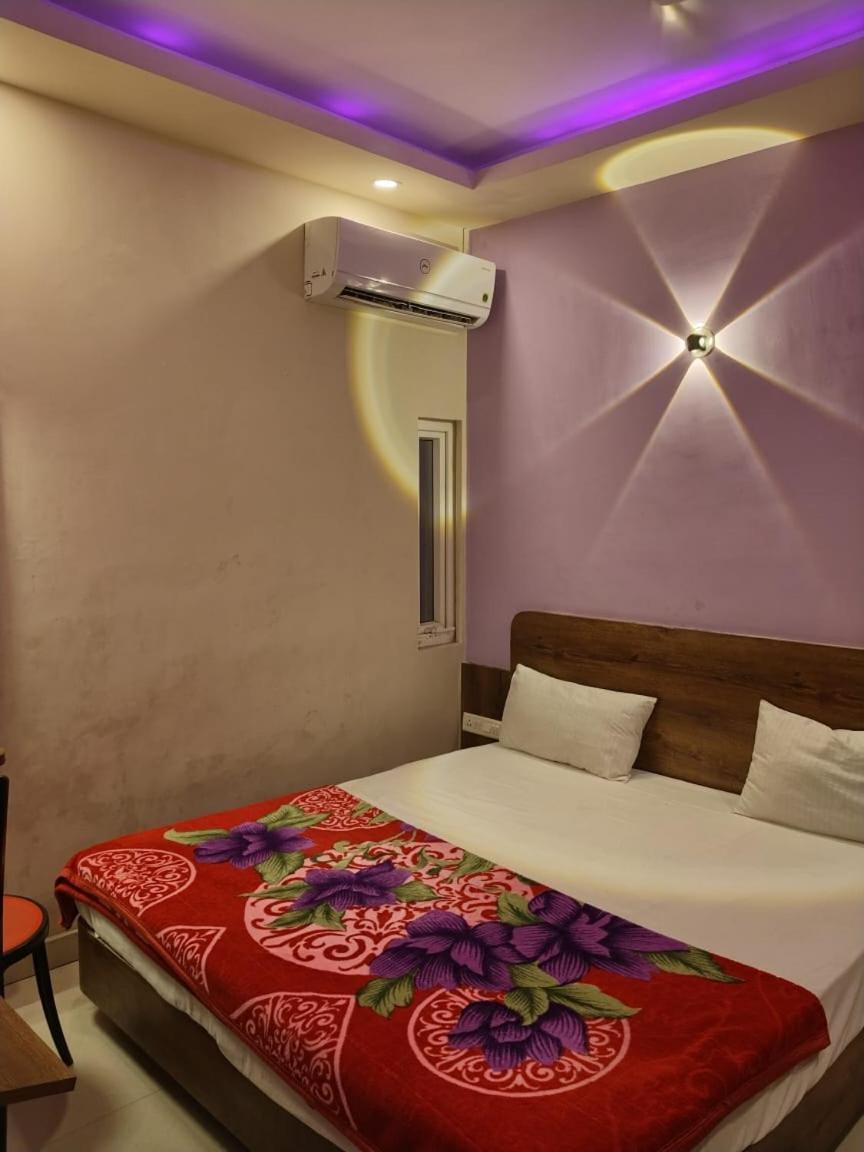Hotel Greenland Luxury ปูรี ภายนอก รูปภาพ